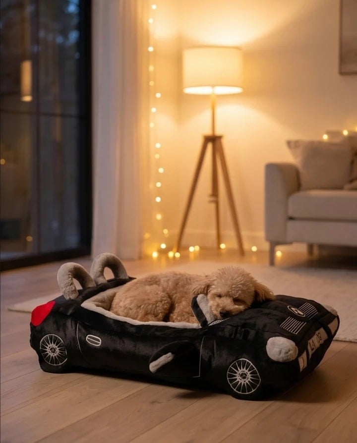 新品　Dog Diggin Design 犬用品　パロディベッド　セレブ犬 犬用 ペットベッド Haute Diggity Dog ファーセデスカーベッド オート